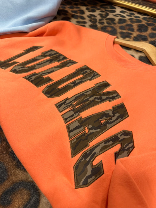 Lulu Mac sweatshirt - mossy oak bottomland camo on orange