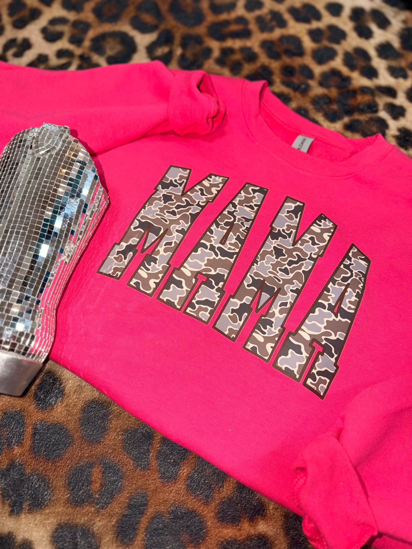 Camo mama gildan crew (sweatshirt)