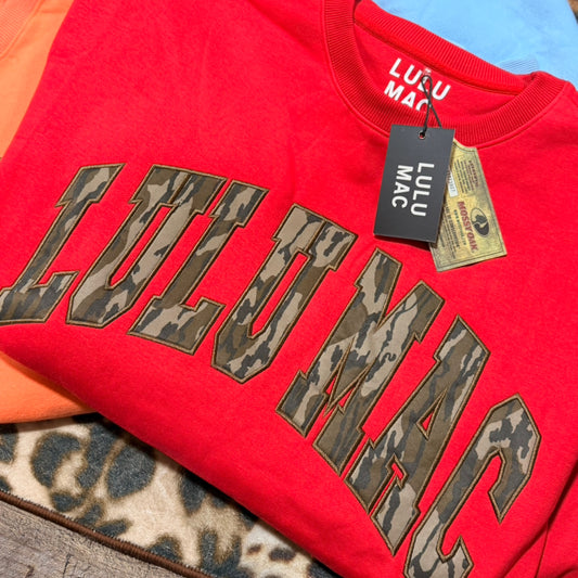 Lulu Mac sweatshirt bottomland camo on red